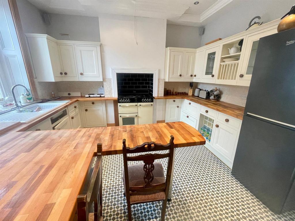 Kitchen/Dining Area