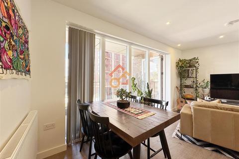 2 bedroom flat for sale, Alington House, 1 Mary Neuner Road, London N8