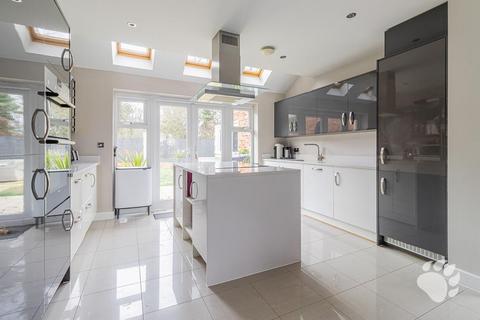 4 bedroom detached house for sale, Oak Crescent, Wickford SS11