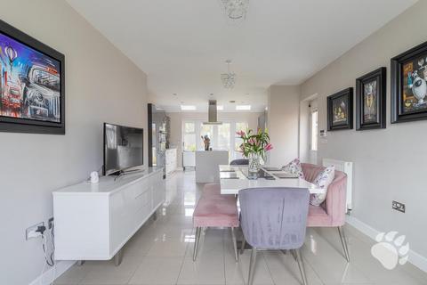 4 bedroom detached house for sale, Oak Crescent, Wickford SS11