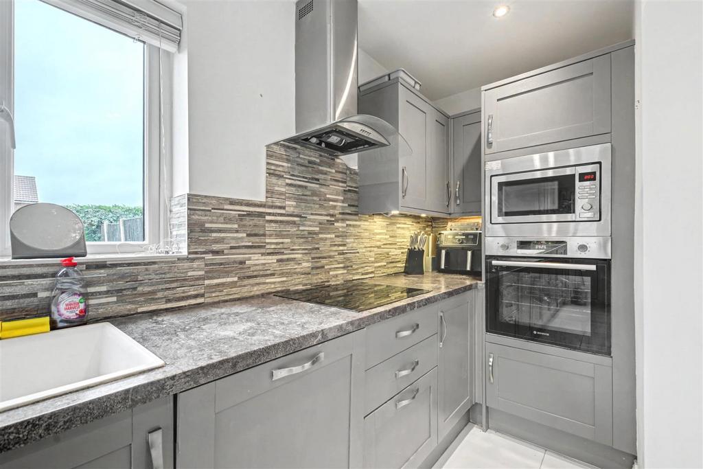 Kitchen 2.jpg