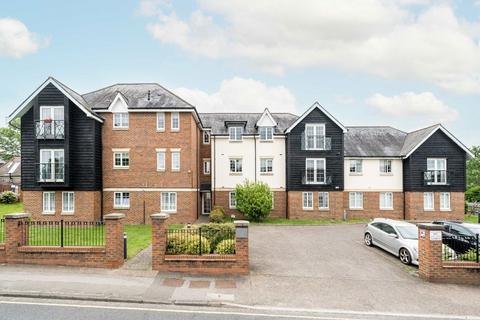 2 bedroom flat to rent, Kingston Road, Epsom KT17