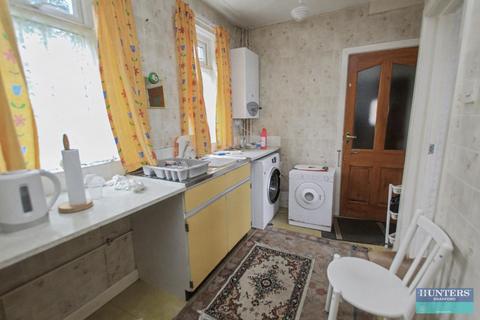 2 bedroom semi-detached house for sale, Emerson Avenue Bradford, BD9 6EA