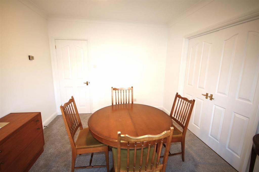 Dining Room b.JPG