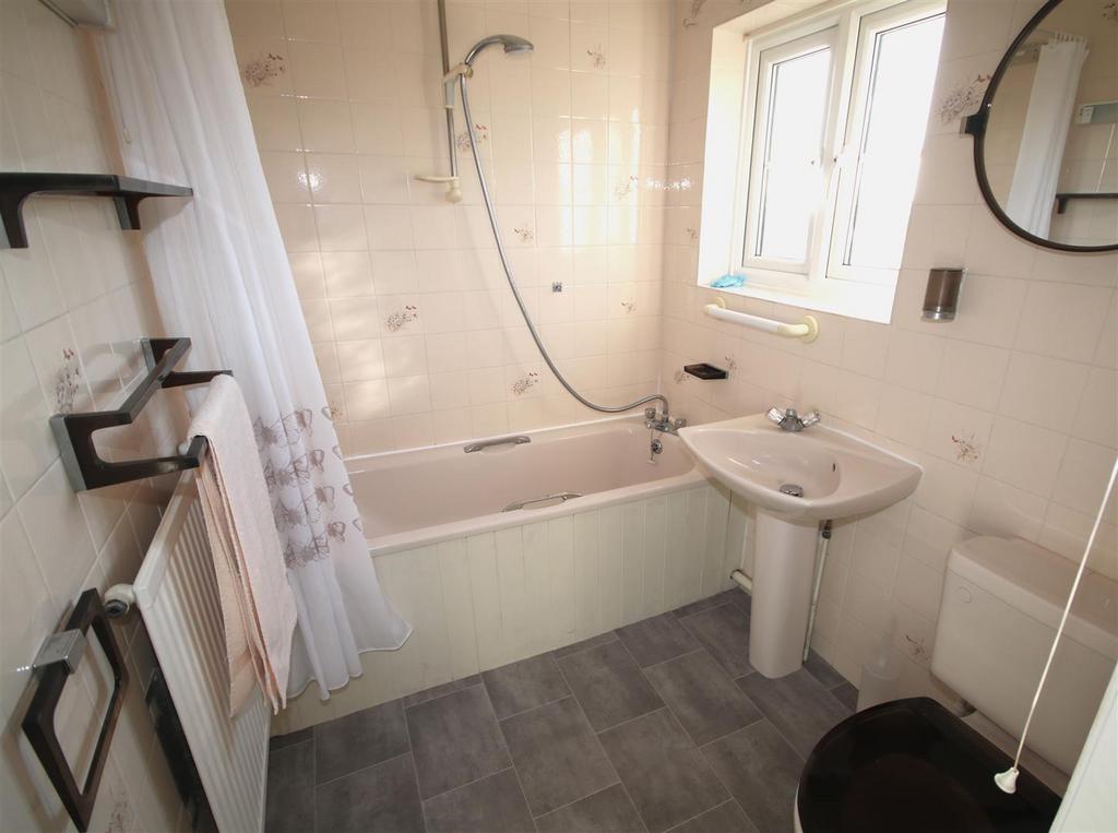 Bedroom 1 Ensuite.JPG