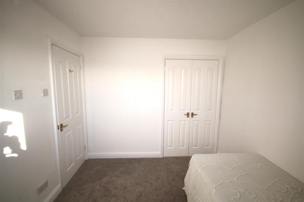 Bedroom 3b.JPG