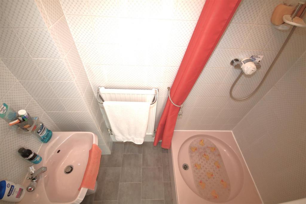 Bedroom 3 Shower.JPG