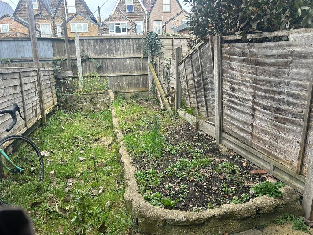 49 chewton road garden.jpg