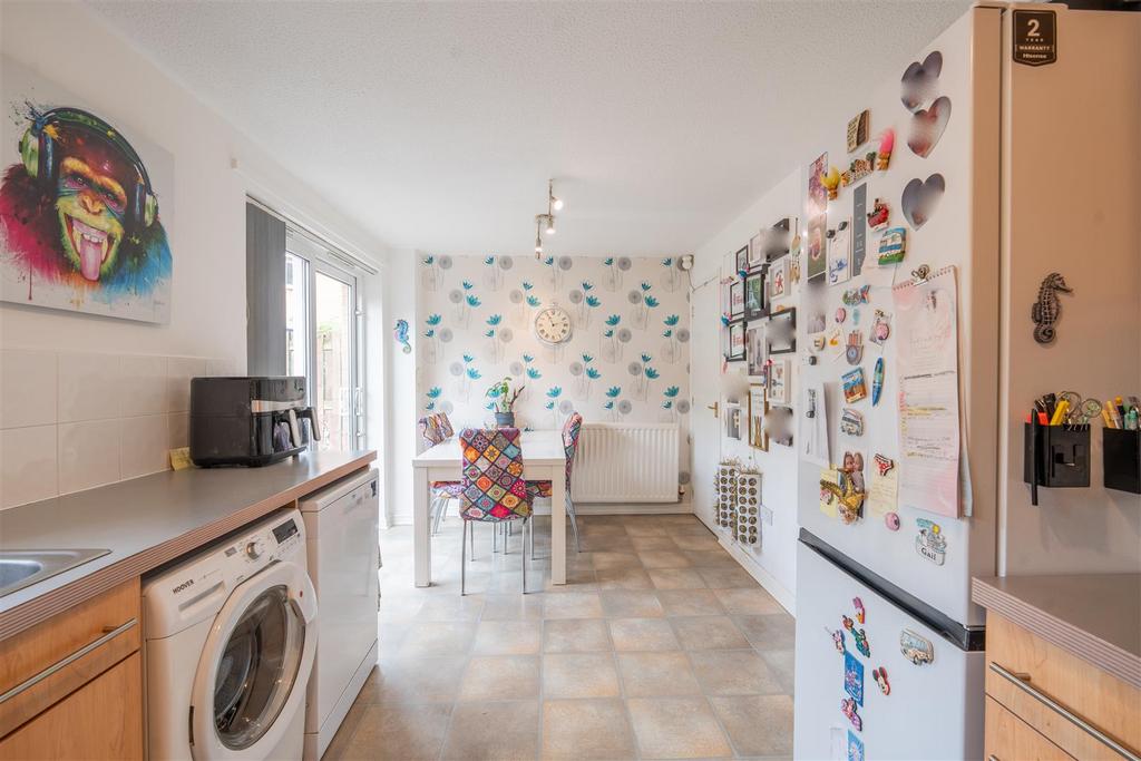 Kitchen 2.jpg