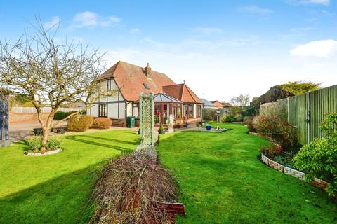 4 bedroom detached house for sale, Sea Road, Chapel St. Leonards, SKEGNESS