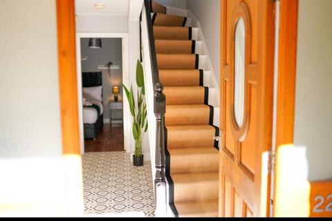 6 bedroom house to rent, Middle Road, Earlsheaton, DEWSBURY