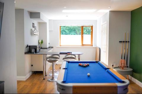 6 bedroom house to rent, Middle Road, Earlsheaton, DEWSBURY