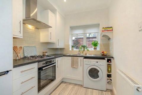 2 bedroom terraced house to rent, Edna Street, Chester, CH2