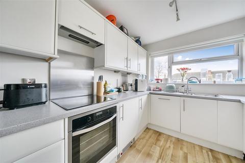 2 bedroom apartment for sale, St. Andrews Square, Surbiton