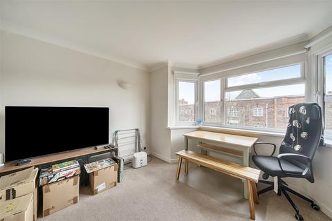 2 bedroom apartment for sale, St. Andrews Square, Surbiton
