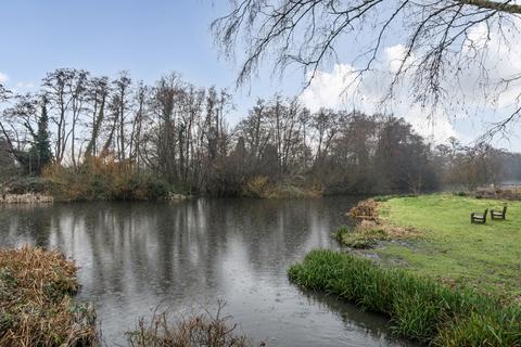 2 bedroom flat for sale, Beechcroft Manor, Weybridge, KT13