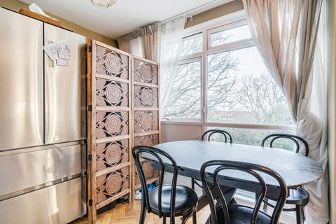 2 bedroom flat for sale, Beechcroft Manor, Weybridge, KT13