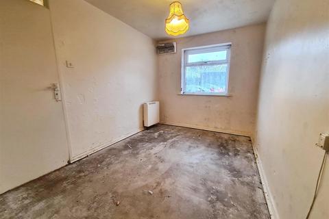 2 bedroom ground floor flat for sale, Churchfields, Bradford BD2