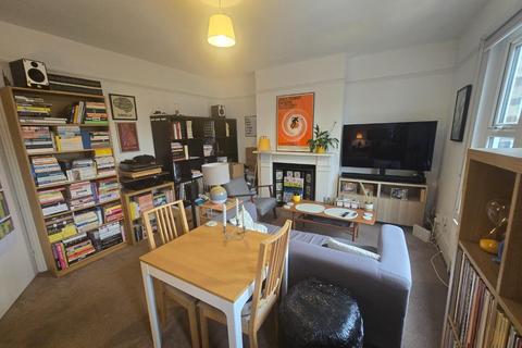 1 bedroom apartment to rent, Milkwood Road, Herne Hill, London, SE24