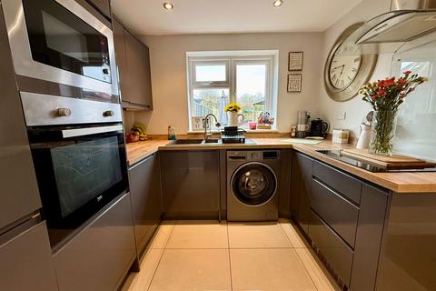 3 bedroom terraced house for sale, Burton Road, Swadlincote DE12