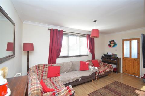 3 bedroom semi-detached house for sale, Meadow Road, East Cowes