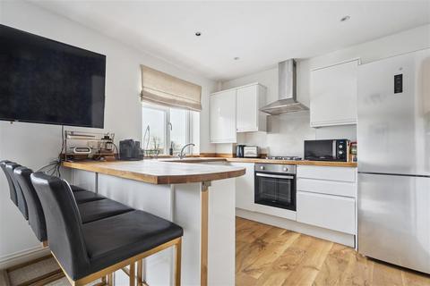3 bedroom maisonette for sale, Station Approach, Higher Denham