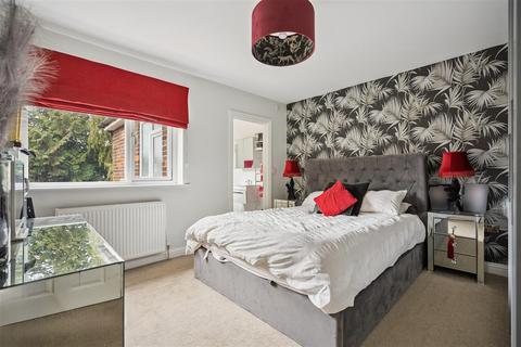 3 bedroom maisonette for sale, Station Approach, Higher Denham