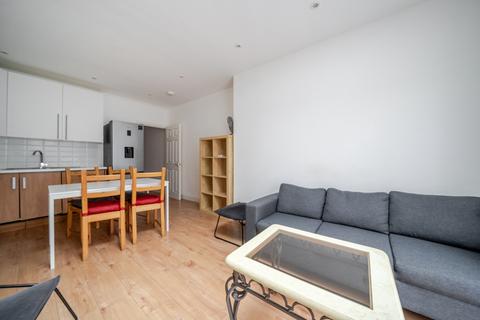 3 bedroom flat to rent, Larch Road London NW2