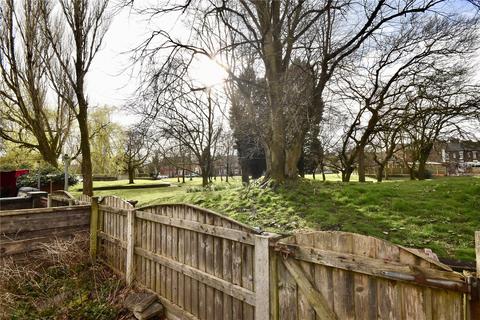 2 bedroom end of terrace house for sale, Dogford Road, Royton, Oldham, Greater Manchester, OL2