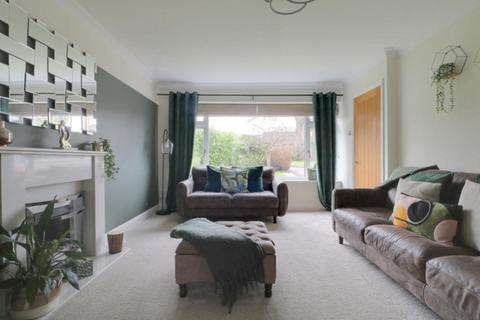 3 bedroom semi-detached house for sale, Clumber Drive, Gomersal, Cleckheaton, West Yorkshire, BD19