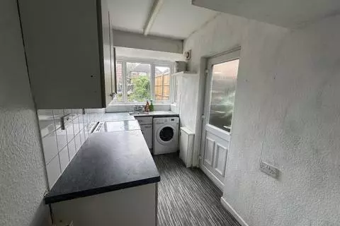 3 bedroom semi-detached house for sale - Photo 16