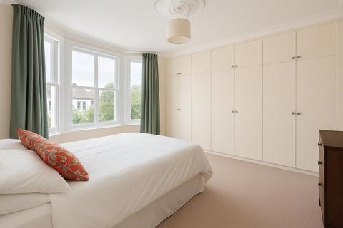5 bedroom terraced house to rent, Winchendon Road London SW6
