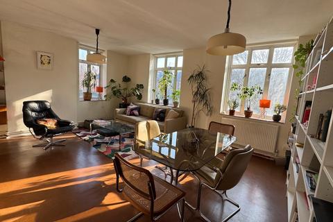 1 bedroom apartment to rent, Shacklewell Lane, London, E8