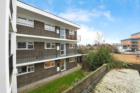 2 bedroom ground floor flat for sale, Goldlay Avenue, Chelmsford