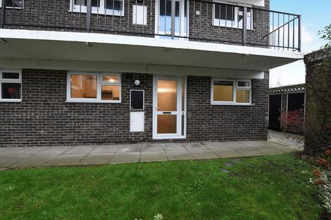 2 bedroom ground floor flat for sale, Goldlay Avenue, Chelmsford