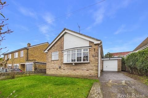 2 bedroom bungalow for sale, Meadow Drive, Scarborough YO13
