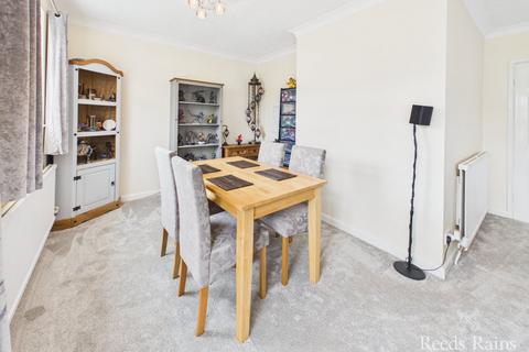 2 bedroom bungalow for sale, Meadow Drive, Scarborough YO13