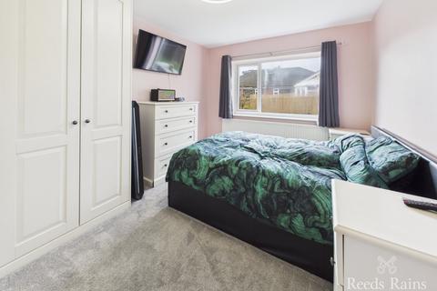 2 bedroom bungalow for sale, Meadow Drive, Scarborough YO13