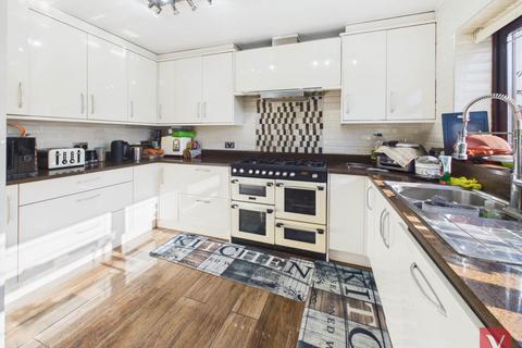 4 bedroom detached house for sale, Vincent Road, Luton LU4
