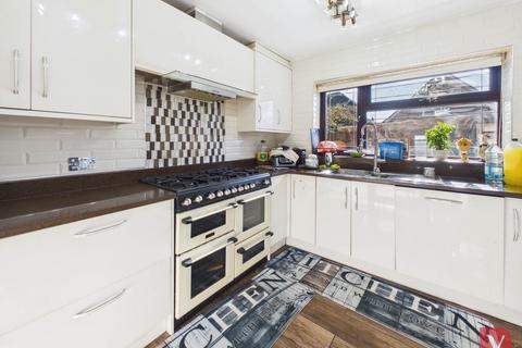 4 bedroom detached house for sale, Vincent Road, Luton LU4