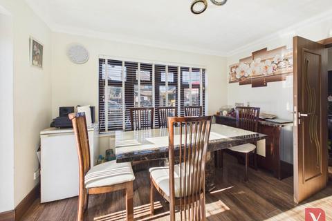 4 bedroom detached house for sale, Vincent Road, Luton LU4