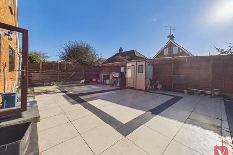 4 bedroom detached house for sale, Vincent Road, Luton LU4