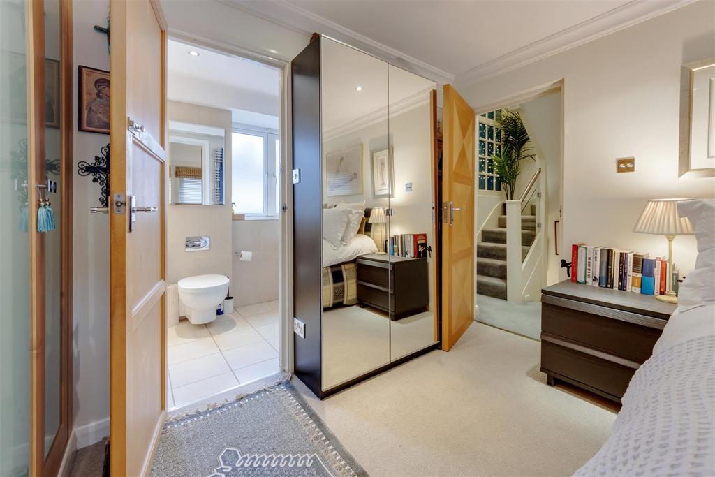 Master bedroom, en suite