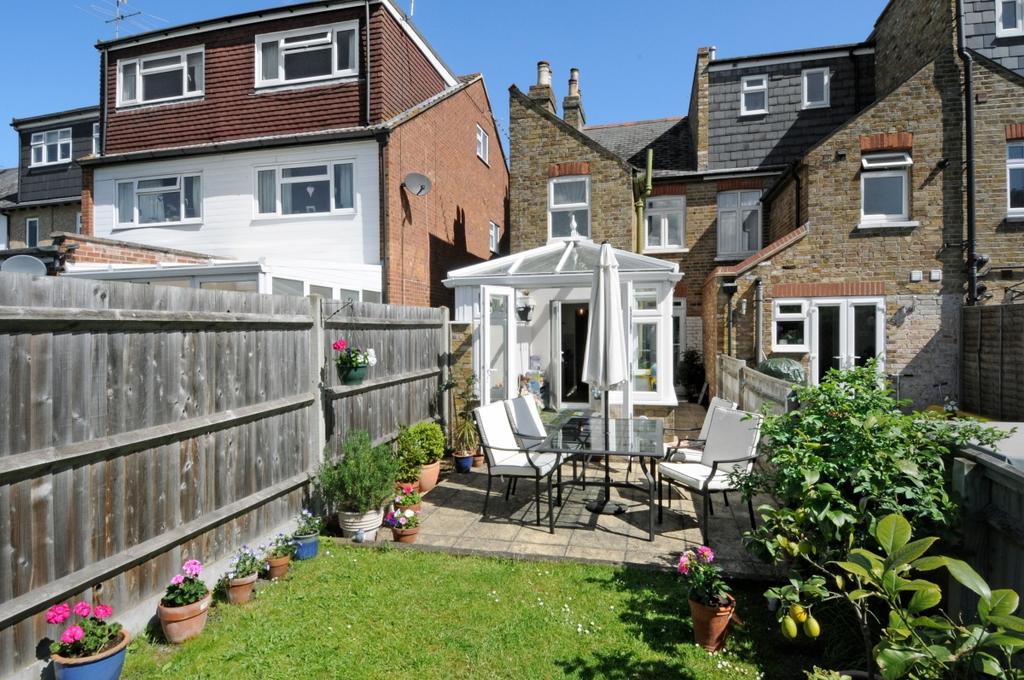13 Gordon Road 16...