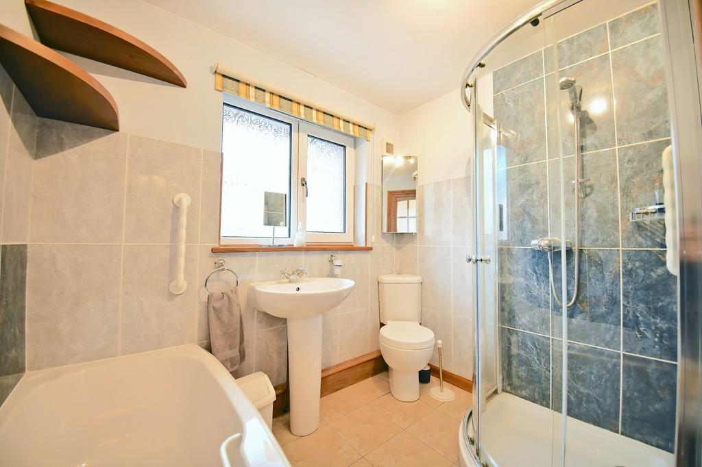 En-Suite Bathroom