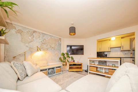 2 bedroom apartment for sale, Alnesbourn Crescent, Ipswich