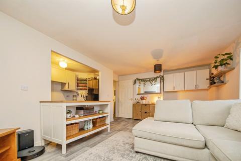 2 bedroom apartment for sale, Alnesbourn Crescent, Ipswich