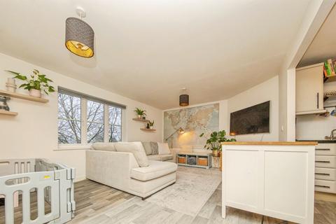 2 bedroom apartment for sale, Alnesbourn Crescent, Ipswich