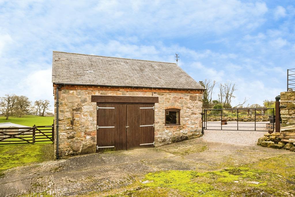 Garage/Outbuilding