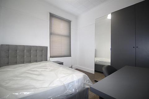 1 bedroom in a house share to rent, Derby Road, Enfield